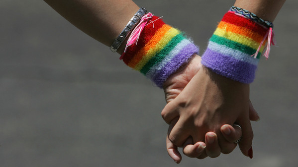 Corte Strasburgo bacchetta l'Italia: "Vanno riconosciuti diritti e unioni gay"