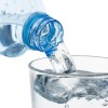 Bere due litri di acqua al giorno per stare meglio? Esperto Usa: “Solo un falso mito”