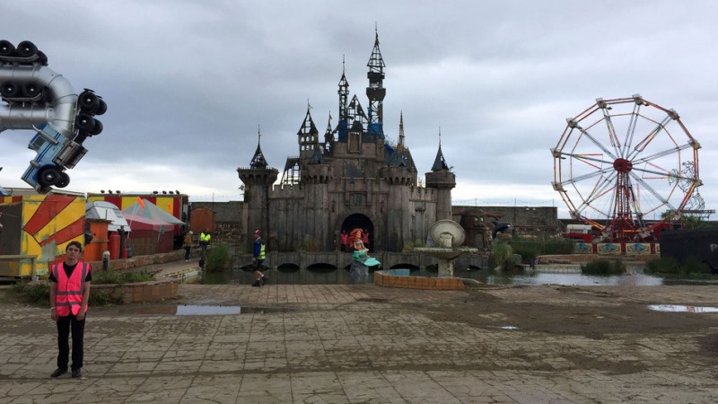 Benvenuti a Dismaland, il ‘tetro’ parco divertimenti vietato ai bambini