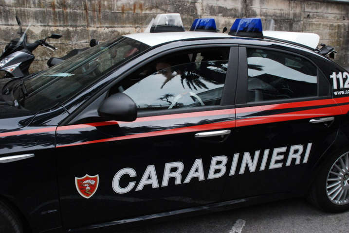 Albano Laziale, carabiniere uccide la moglie davanti a una scuola e poi si suicida