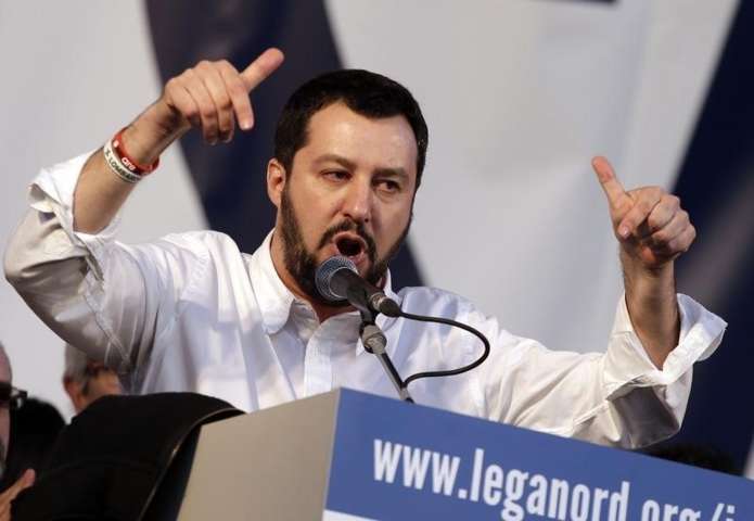 Salvini: "Ospiterei un profugo, ma se ho un solo posto lo do al disoccupato senzatetto"