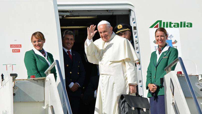 Il Papa vola a Cuba e negli Usa. Telefonata Obama-Castro: "Disgelo tra noi solo merito suo"