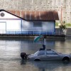 Roma, trasforma la sua Maserati in una barca: fermato mentre navigava indisturbato sul Tevere