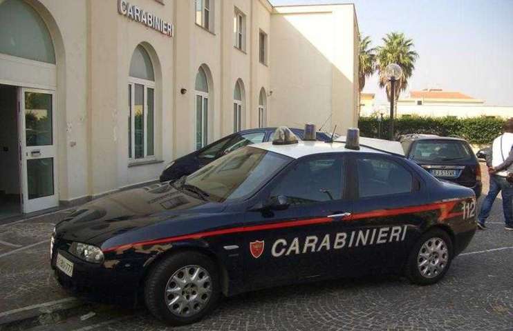Dramma a Salerno, uccide la madre colpendola alla testa con un piede del letto. Arrestato 52enne