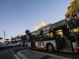 Roma: autista del bus picchiato, rintracciati e denunciati gli aggressori