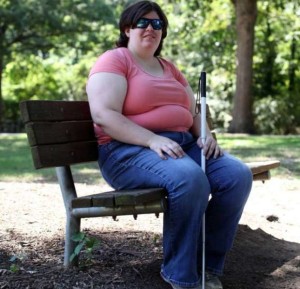 Usa, donna si fa accecare dal suo psicologo: "Volevo disperatamente diventare cieca. Ora sono felice"