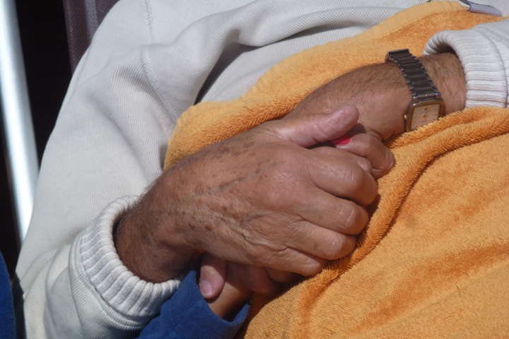 Palermo, sequestrati due ospizi-lager: anziani denutriti, legati al letto e storditi da psicofarmaci