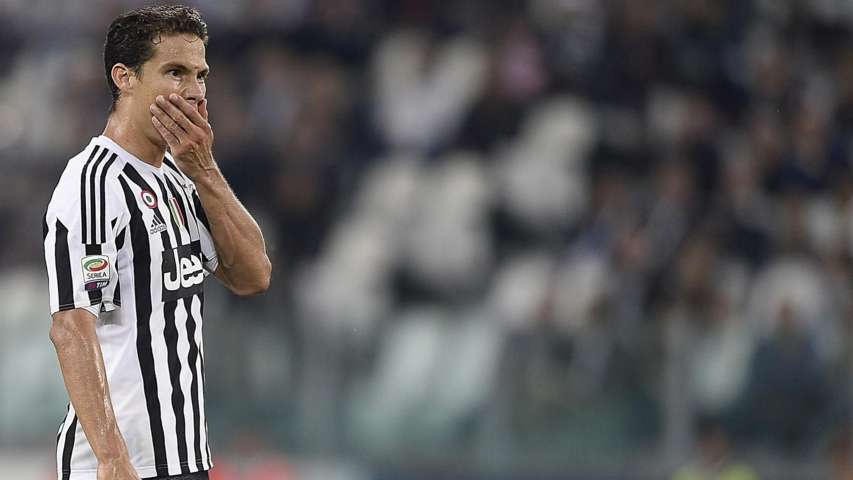 Juventus, Hernanes salta il City: stop di tre settimane per uno stiramento