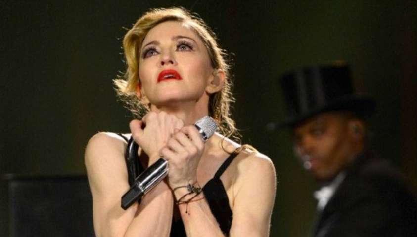 Madonna canta a Stoccolma omaggiando le vittime delle sparatorie di Parigi