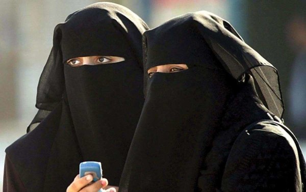 Terrorismo in Italia: approvato il regolamento anti-burqa in Lombardia