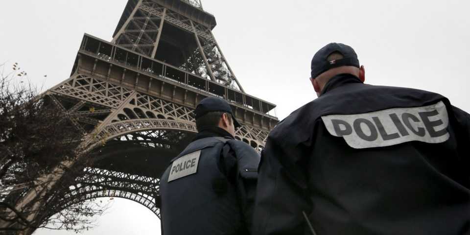 Attentati Parigi, coordinati a distanza dai terroristi via sms dal Belgio
