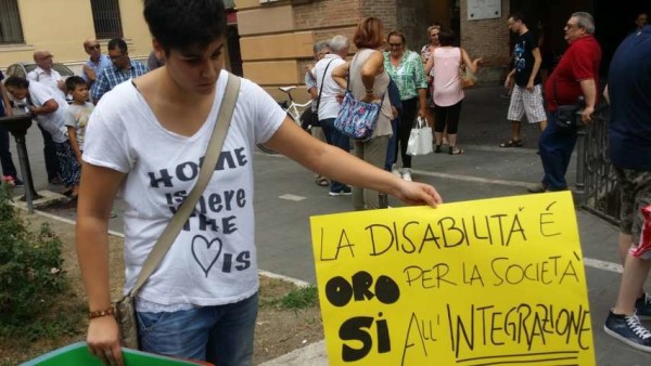Roma: ragazzo autistico cacciato da un bar in centro, la denuncia della madre sul web