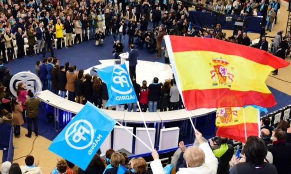 Elezioni in Spagna, è crisi politica: crolla il bipartitismo, ora tocca decidere al re