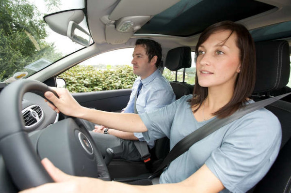 Legge shock approvata in Olanda: lezioni di guida in cambio di prestazioni "particolari"