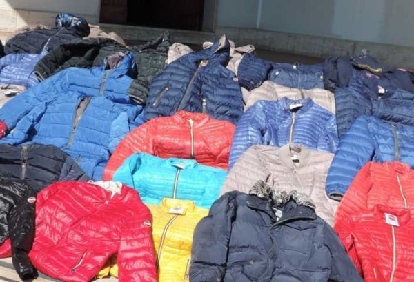 Contraffazione: sequestri in tutta Italia per spaccio di vestiti cinesi come "Made in Italy"