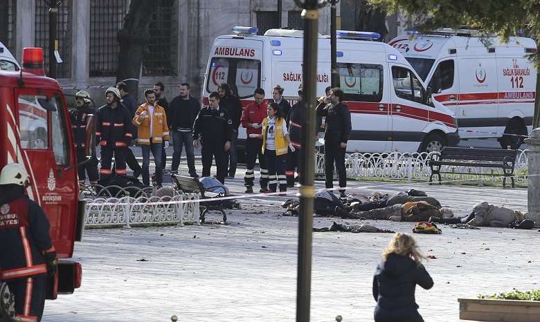 Istanbul: attentato kamikaze in pieno centro, 11 turisti morti. Isis rivendica