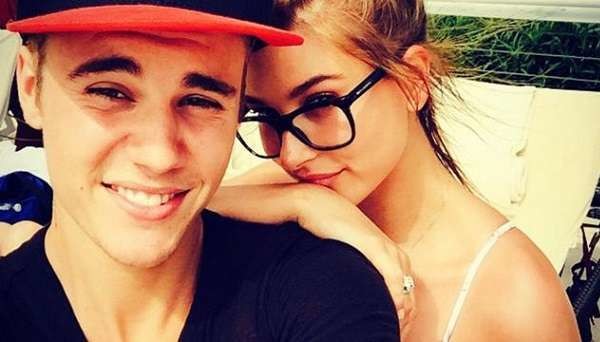 Justin Bieber e Hailey Baldwin escono allo scoperto: bacio appassionato su Instagram