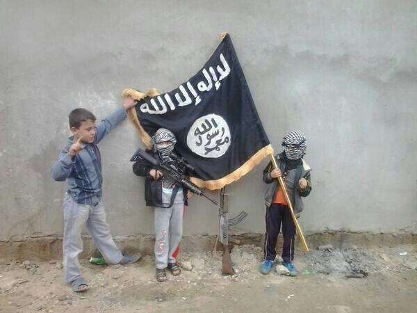 Isis, testimonianze shock bambini-soldato: "Ci chiedevano di uccidere i nostri genitori"