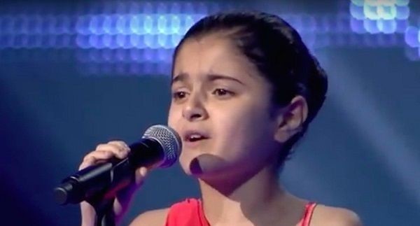 Fugge dall'Isis e canta a "The Voice Kids": bimba irachena incanta il web 