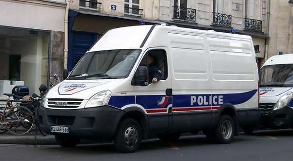 Parigi: baby-sitter uccide il bambino, poi fa a pezzi l'intera famiglia con la motosega