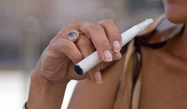 Tabacco, sigaretta senza fumo e decreto del 2 febbraio. Novità e regole per i fumatori