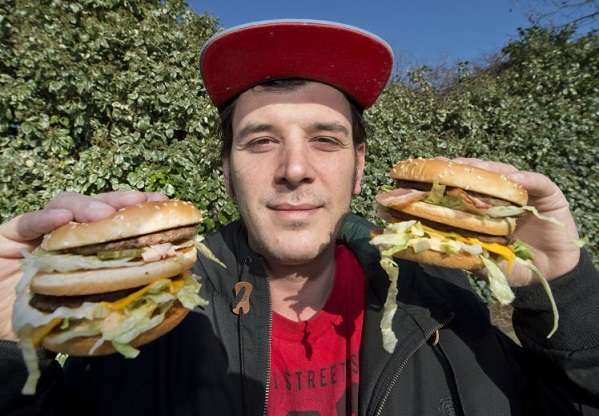 Londra: ragazzo 33enne cambia nome da ubriaco in "Bacon Double Cheeseburger"