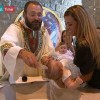 Roma, parroco battezza tre gemelline di una coppia gay: "La Chiesa non abbia paura"