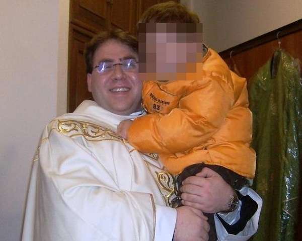 Roma: arrestato sacerdote 40enne, avrebbe abusato di tre minori a Palermo