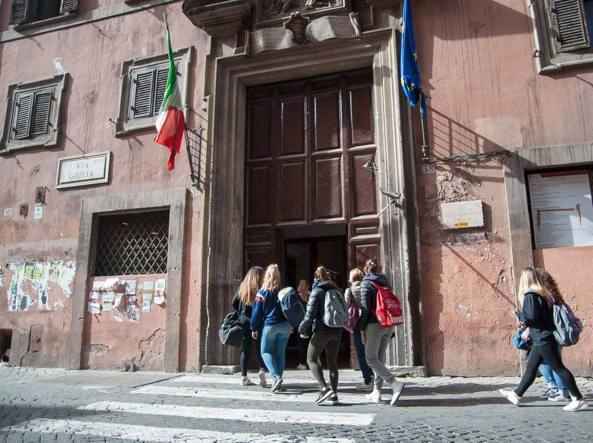 Roma: domiciliari per lo spacciatore arrestato al liceo Virgilio, gli studenti protestano