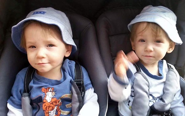 Scozia, gemellini di due anni annegano nello stagno. Genitori convinti giocassero in casa