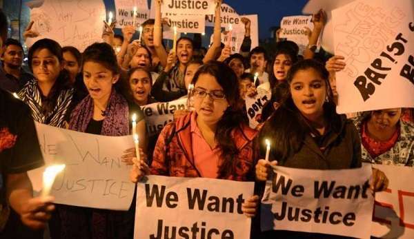 Orrore in India, stupra ragazzina di 15 anni e le dà fuoco: arrestato 20enne