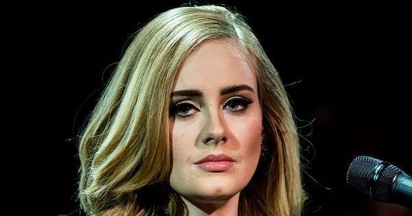 Attentati a Bruxelles, Adele in concerto dedica alle vittime e insulti ai terroristi