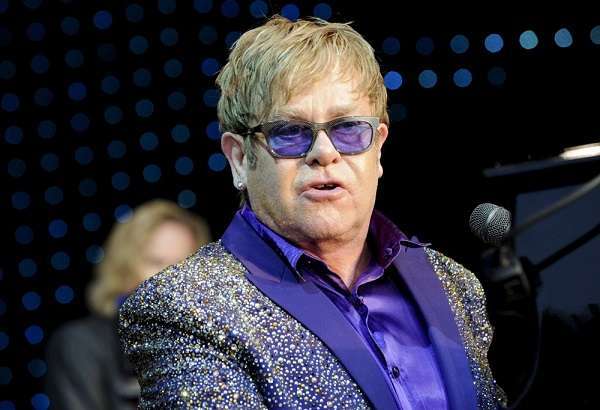 Elton John: il cantante inglese accusato di molestie sessuali dall'ex guardia del corpo
