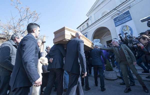 Omicidio Varani: ieri si sono svolti i funerali di Luca nel quartiere Casalotti di Roma
