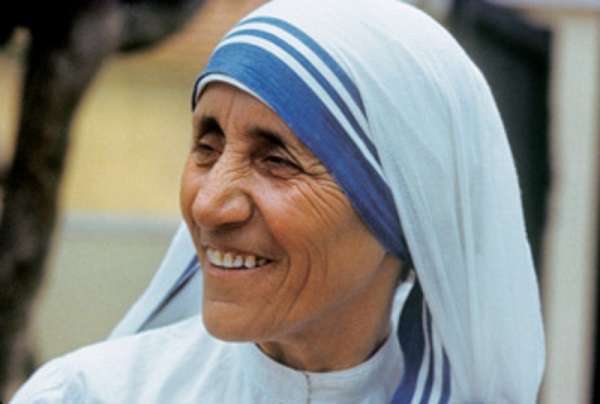 Papa Francesco ufficializza la santificazione di Madre Teresa: "Santa il 4 settembre"