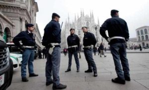 Isis Italia, 6 aspiranti terroristi arrestati in Lombardia: erano pronti a unirsi all'Is