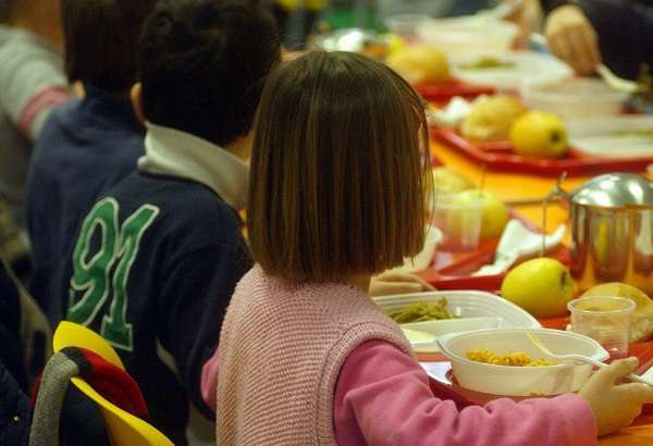 Barletta, cibo tossico nelle mense scolastiche di bambini di 2 e 3 anni: sequestri e denunce