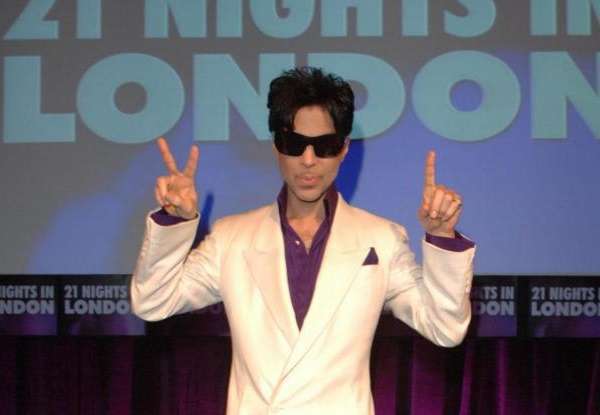 Prince, i misteri legati alla morte: lo strano ricovero per overdose e la chiamata al 911