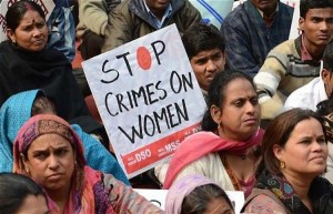 India, 16enne stuprata da un coetaneo si dà fuoco per la vergogna