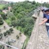 Roma, ragazza tenta il suicidio dal ponte di Ariccia: poliziotta riesce a salvarle la vita