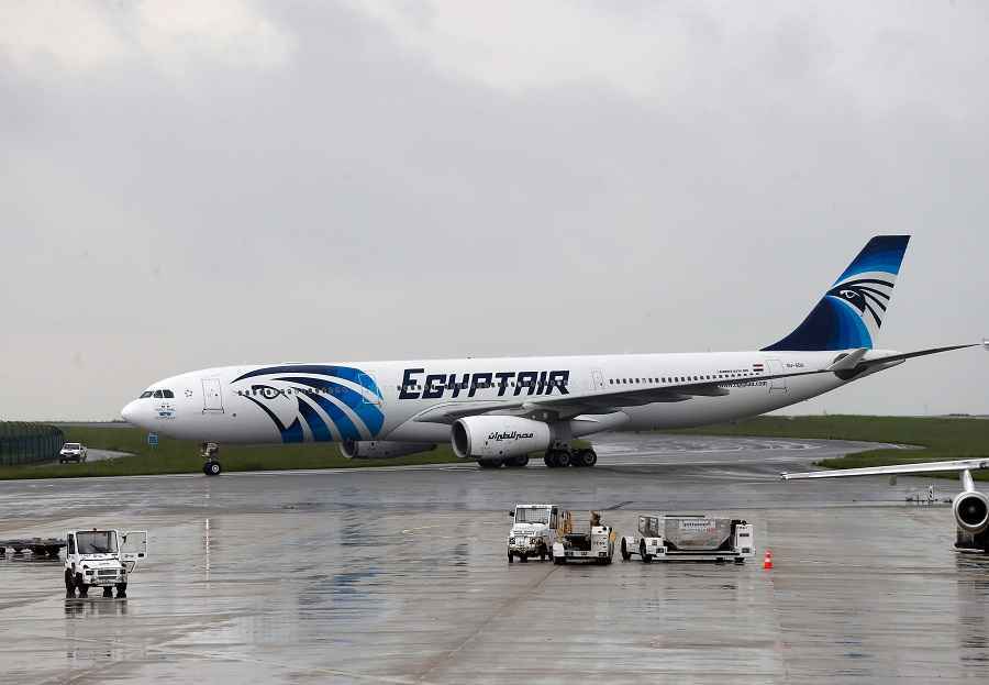 Volo EgyptAir e l'ombra del terrorismo: "Dati di volo indicano esplosione interna"