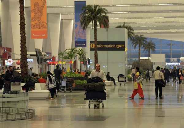 India: mistero in aeroporto a Nuova Delhi, donna sparisce al ritorno dal viaggio di nozze