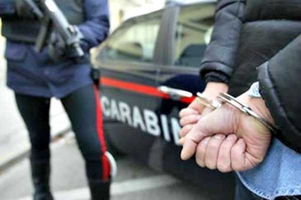 Milano: 69enne italiano tenta abuso su bambina e adolescente africane, arrestato