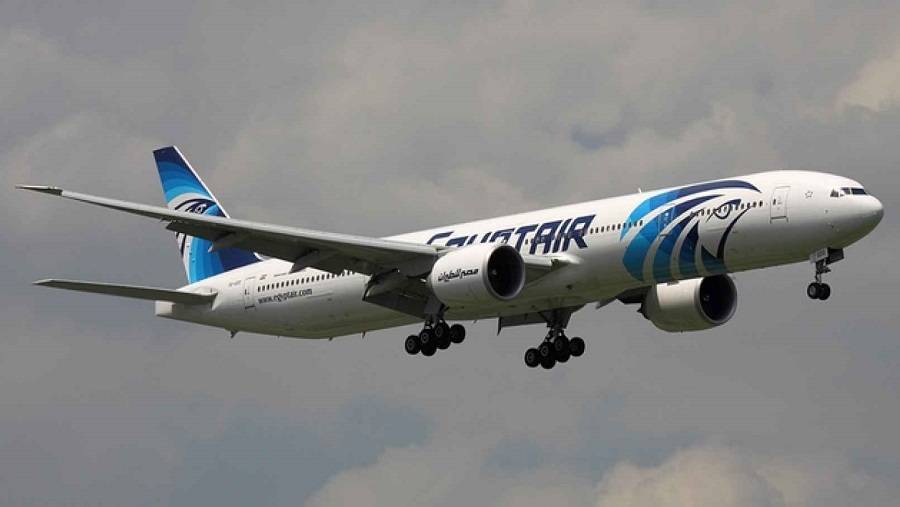 Volo Egyptair caduto in mare, ritrovati rottami dell'aereo: "Forse una bomba a bordo"