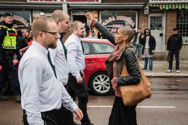 Svezia, l'attivista che si è opposta al corteo dell'ultradestra: "Io contro 300 neonazisti"