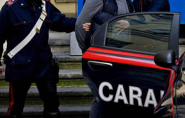 Cuneo, picchia il fidanzato extracomunitario del figlio: arrestati padre e complice
