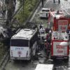 Attacco terroristico a Istanbul, bomba esplode al passaggio di bus polizia: almeno 11 morti