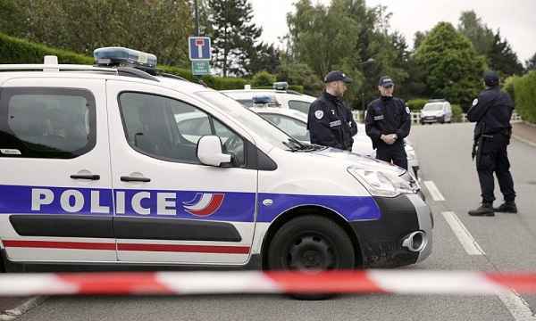 Attacco terroristico a Parigi, uccisa coppia di poliziotti: "Euro 2016 sarà un cimitero"