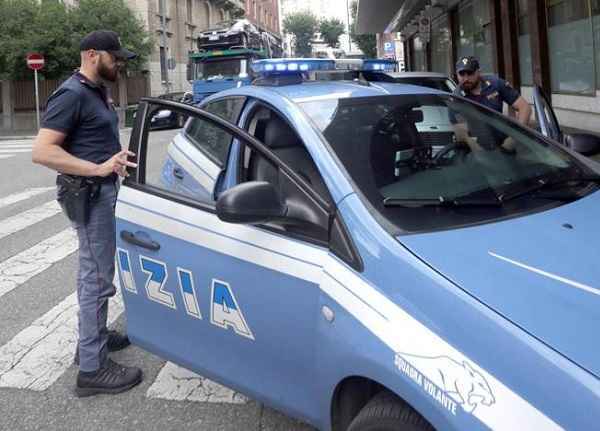 Roma, 24enne soffoca la madre e inscena rapina: arrestato dopo la confessione