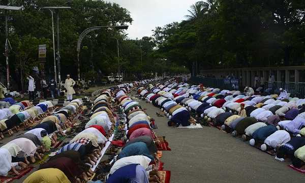 Bangladesh, l'Isis colpisce e minaccia nel fine Ramadan: 4 morti. "Questo è solo l’inizio"